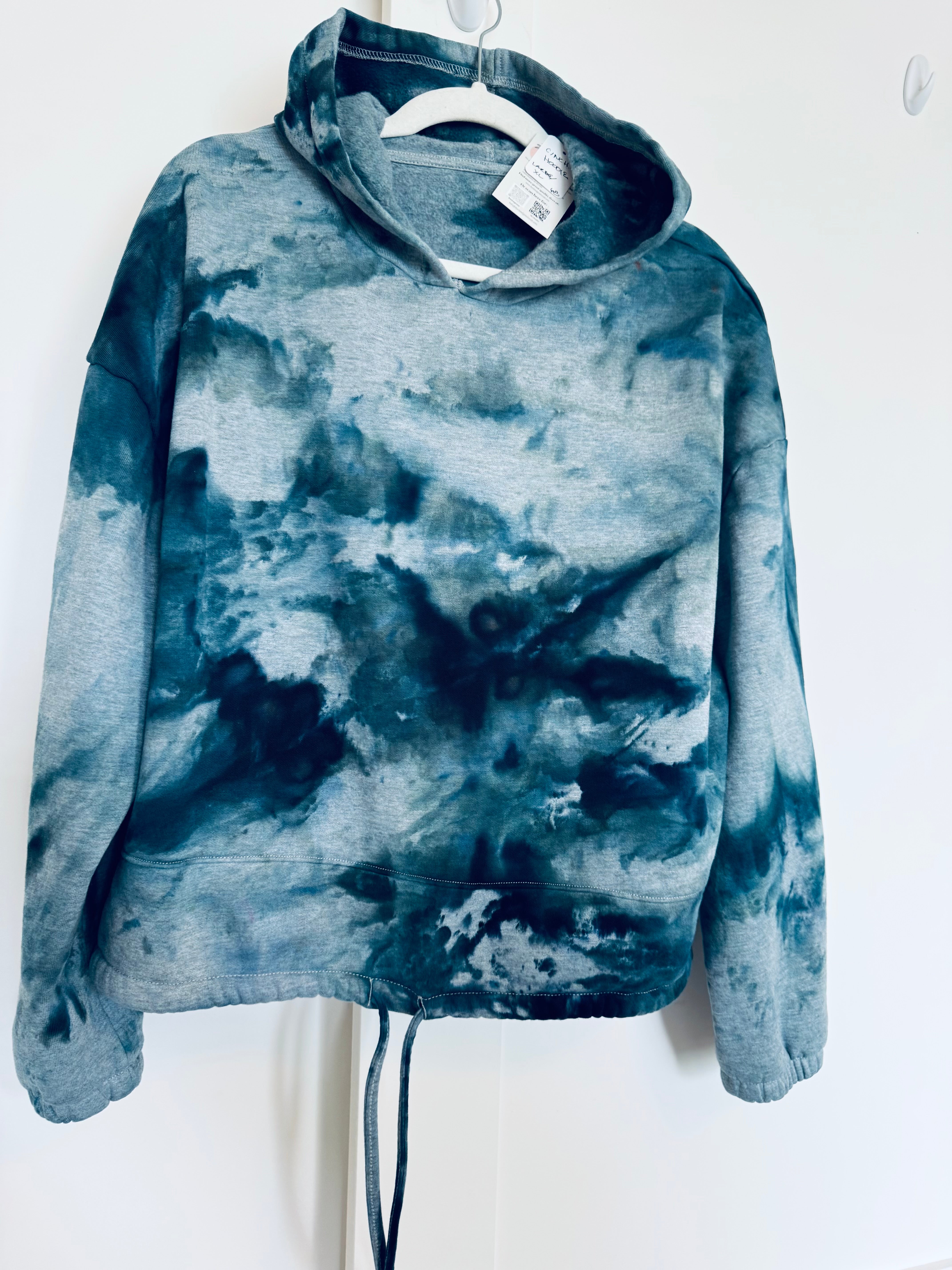 Large-XL Semi Cropped Cinch Hoodie