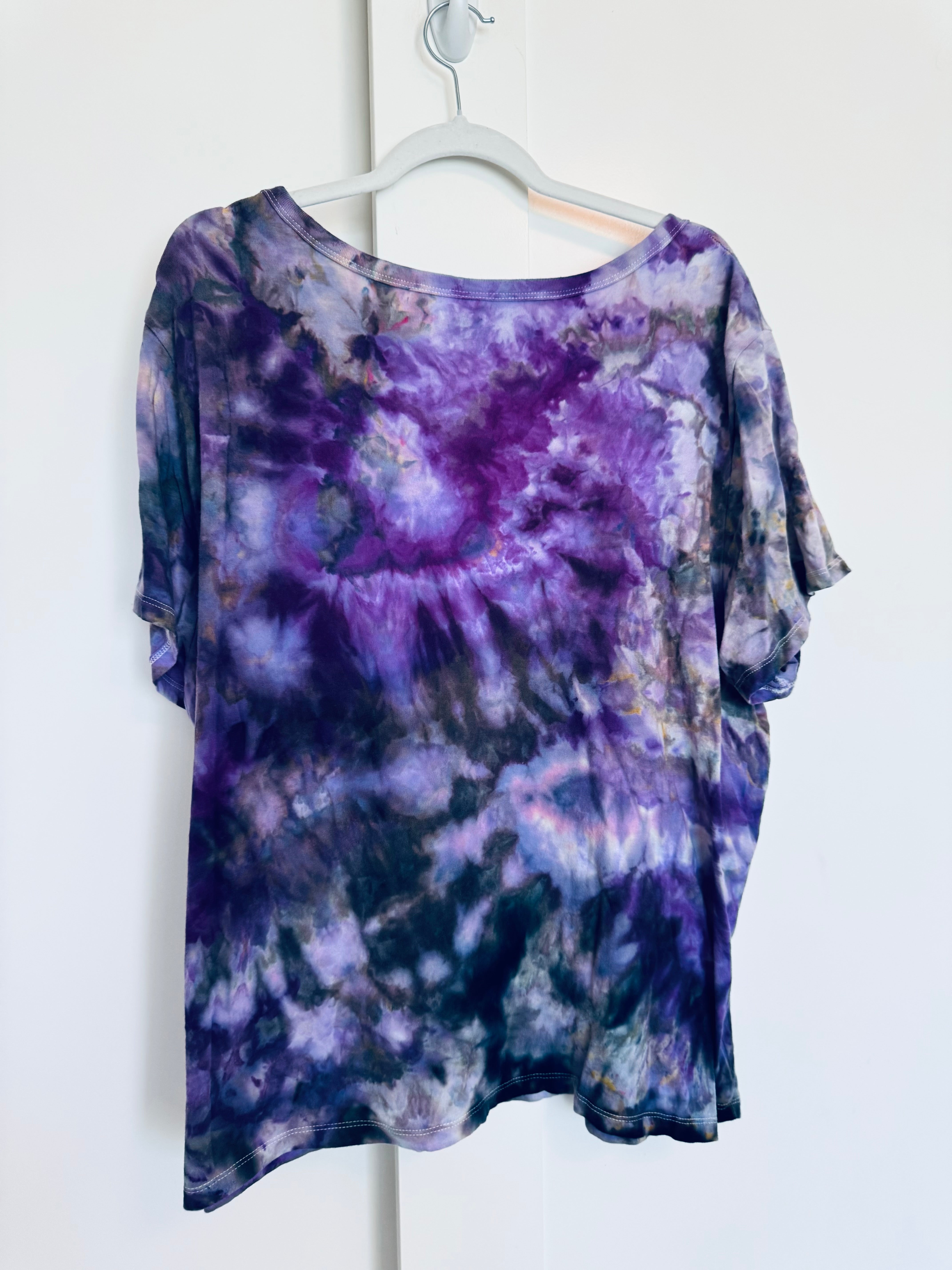 XXL Ice Dye Vintage Soft V-Neck Ladies Tee