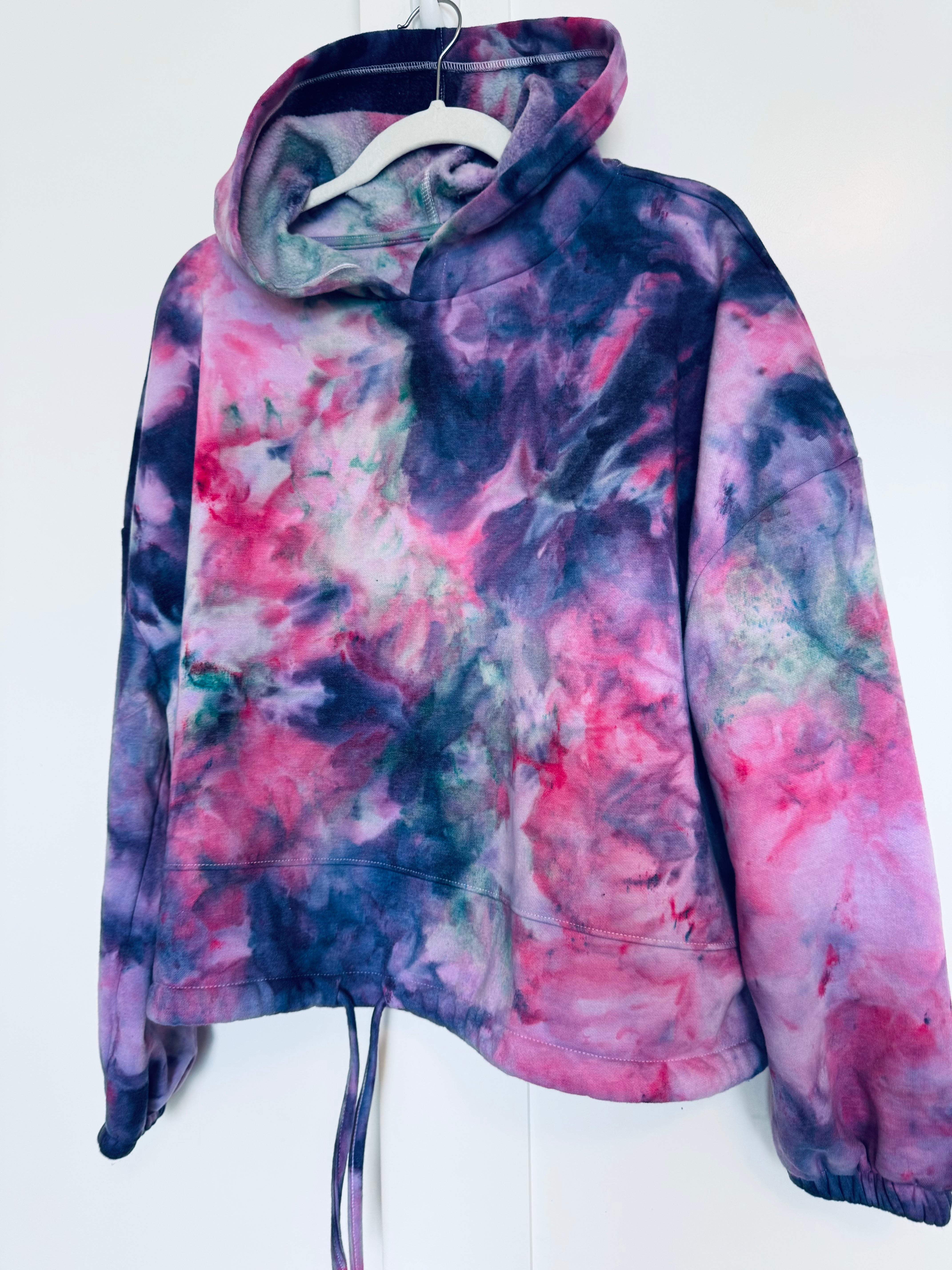 Large-XL Semi Cropped Cinch Hoodie