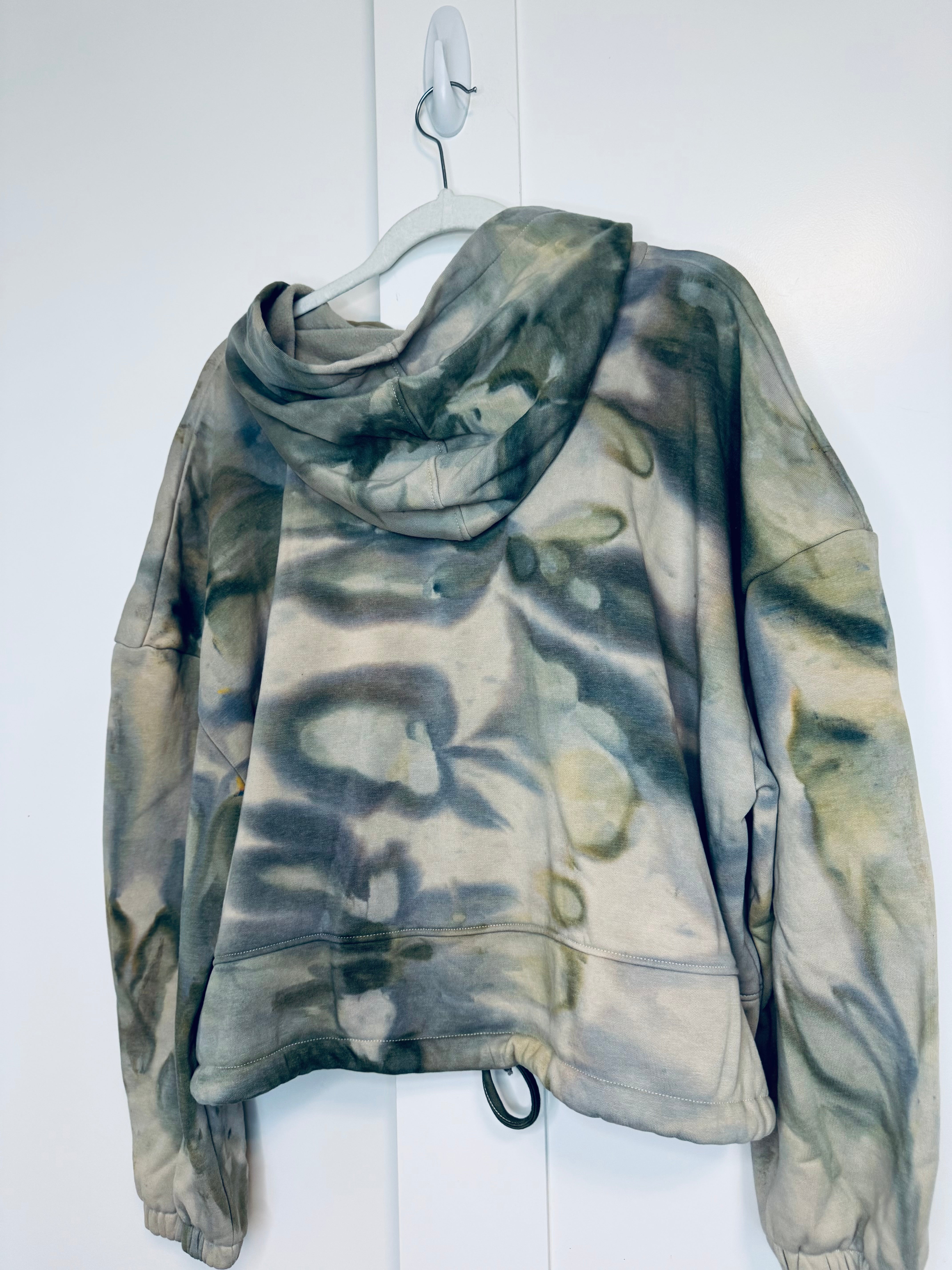 Large-XL Semi Cropped Cinch Hoodie