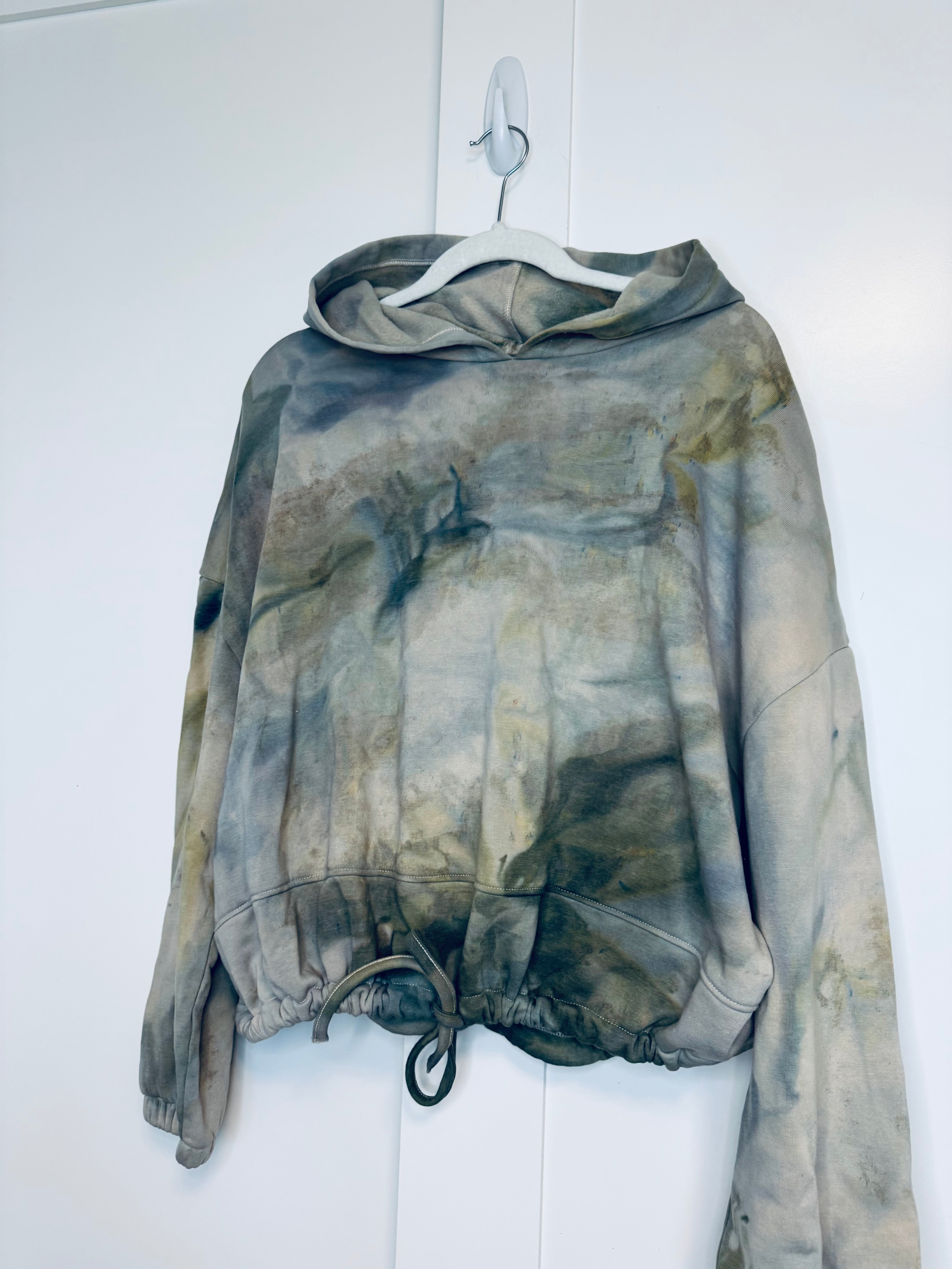 Large-XL Semi Cropped Cinch Hoodie